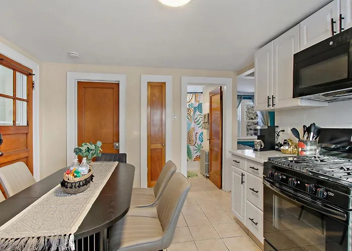 Appartement Elmwood Park Jungle Oasis With 2 Car Garage Near Downtown River Grove