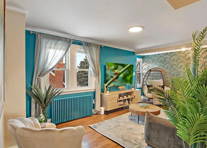 Elmwood Park Jungle Oasis With 2 Car Garage Near Downtown * River Grove