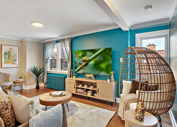 Elmwood Park Jungle Oasis With 2 Car Garage Near Downtown * River Grove