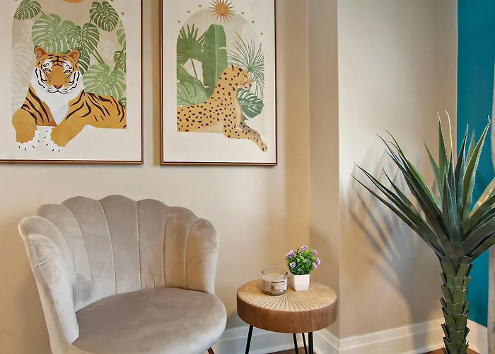 Elmwood Park Jungle Oasis With 2 Car Garage Near Downtown Appartement