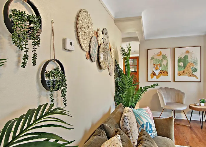 Elmwood Park Jungle Oasis With 2 Car Garage Near Downtown