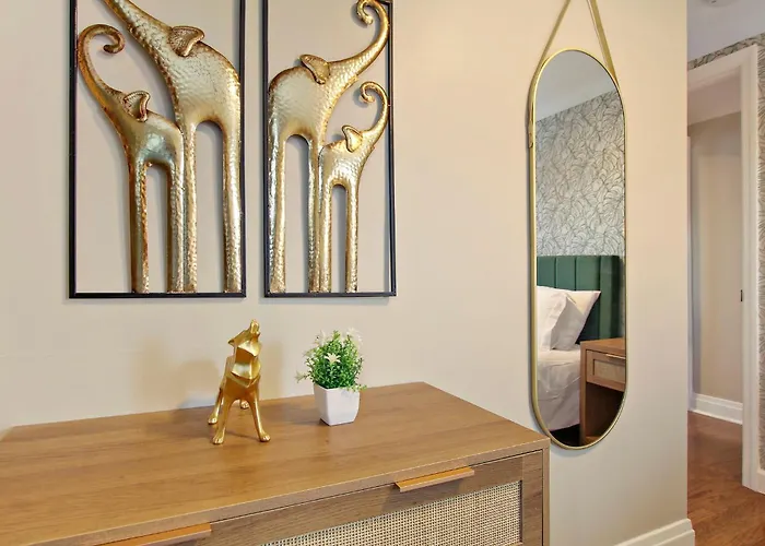 Appartement Elmwood Park Jungle Oasis With 2 Car Garage Near Downtown