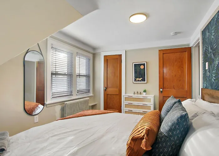 Elmwood Park Jungle Oasis With 2 Car Garage Near Downtown Appartement River Grove