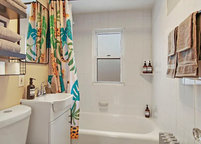 Elmwood Park Jungle Oasis With 2 Car Garage Near Downtown