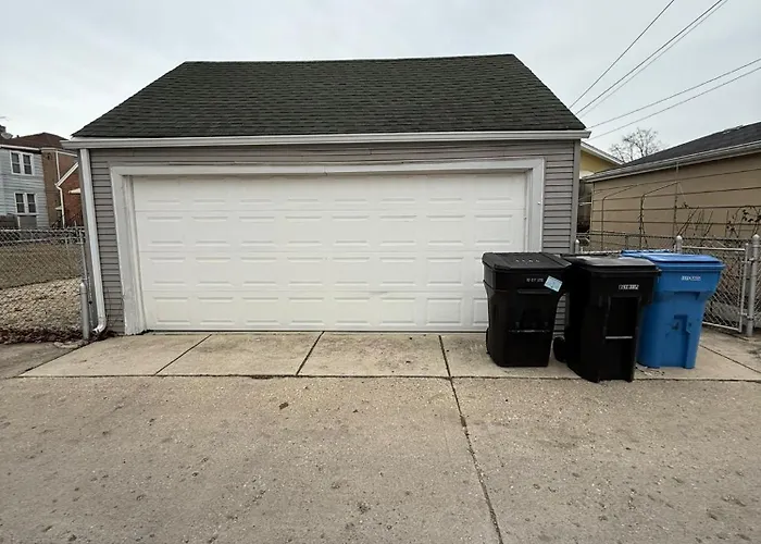 Elmwood Park Jungle Oasis With 2 Car Garage Near Downtown Appartement *